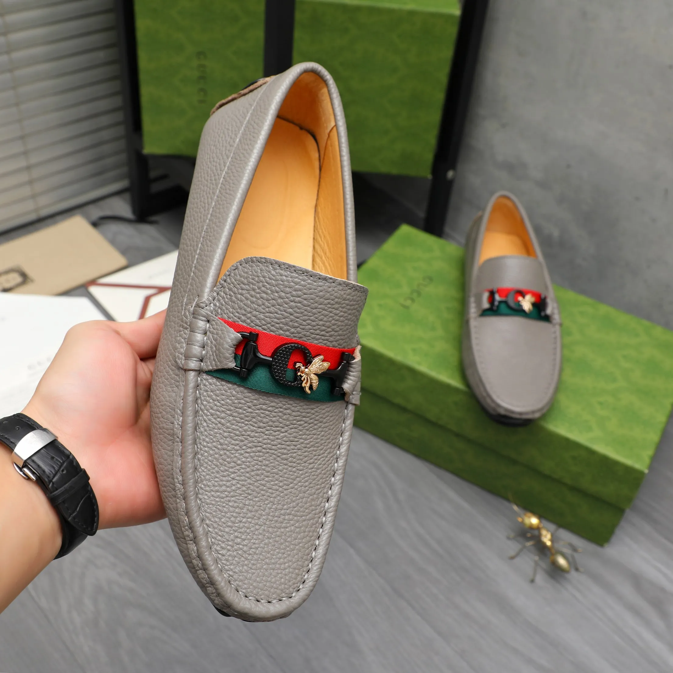 Men's shoes 💰360 Product trademark: GUCCI "Gucci" casual slip-on men's shoes Regular size: 38-45 Product materials: Selected pebbled cowhide upper, pigskin lining, rubber outsole